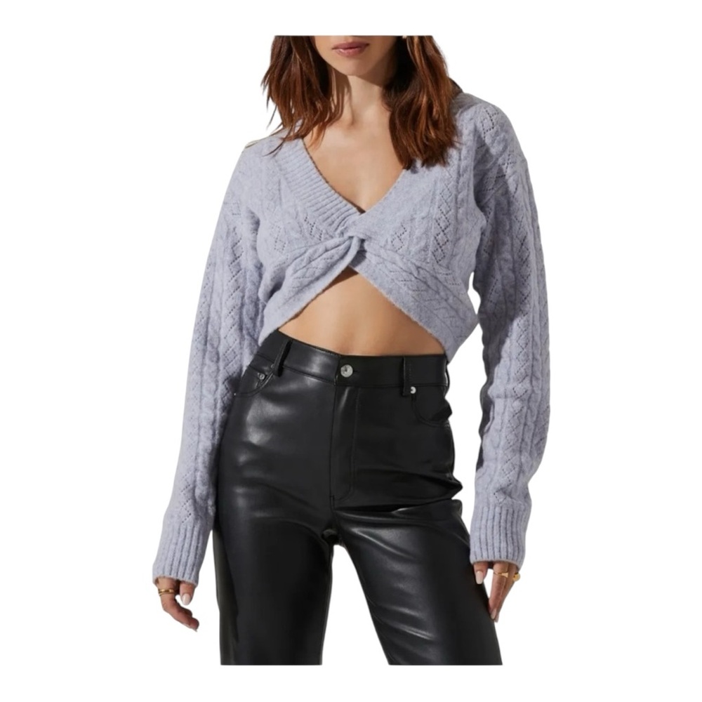 NWOT-ASTR THE LABEL Knot Front Crop Sweater in Lilac Color size Medium